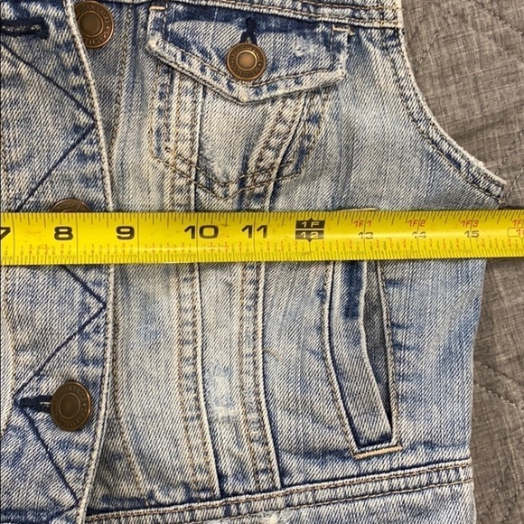 AEO EUC Distressed Acid Wash Denim Vest - Picture 10 of 12